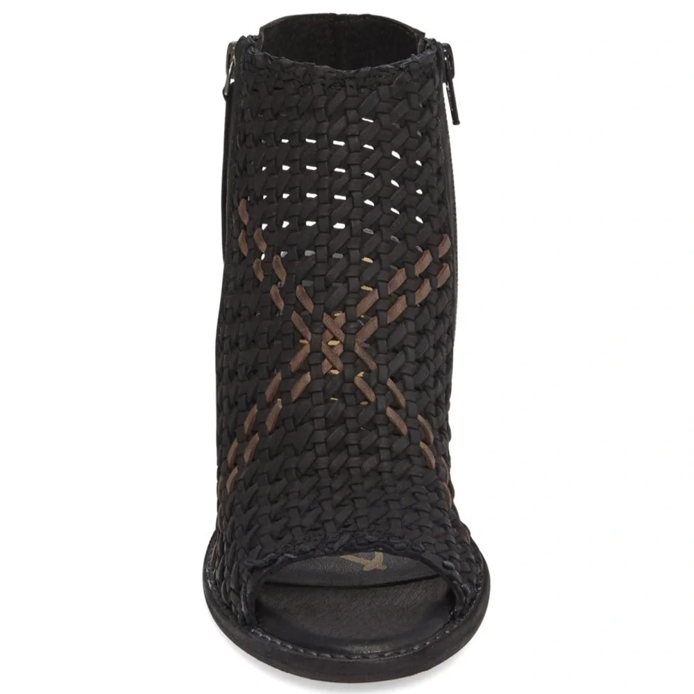 Sam Edelman Cooper 7 black woven leather peeptoe booties